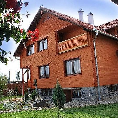 Готель Zarug Vendeghaz Lazarea Екстер'єр фото