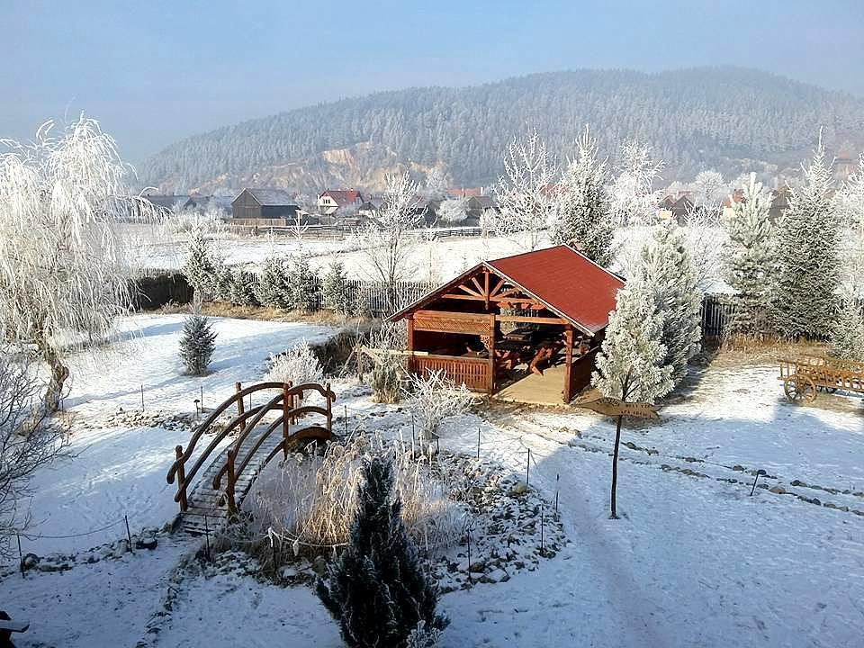 Готель Zarug Vendeghaz Lazarea Екстер'єр фото