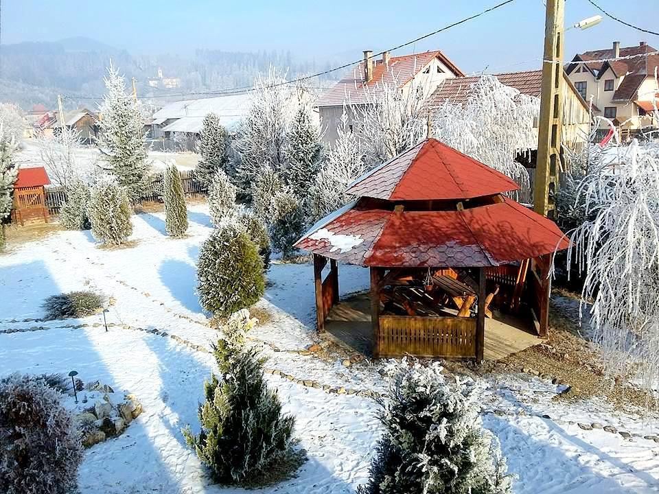 Готель Zarug Vendeghaz Lazarea Екстер'єр фото